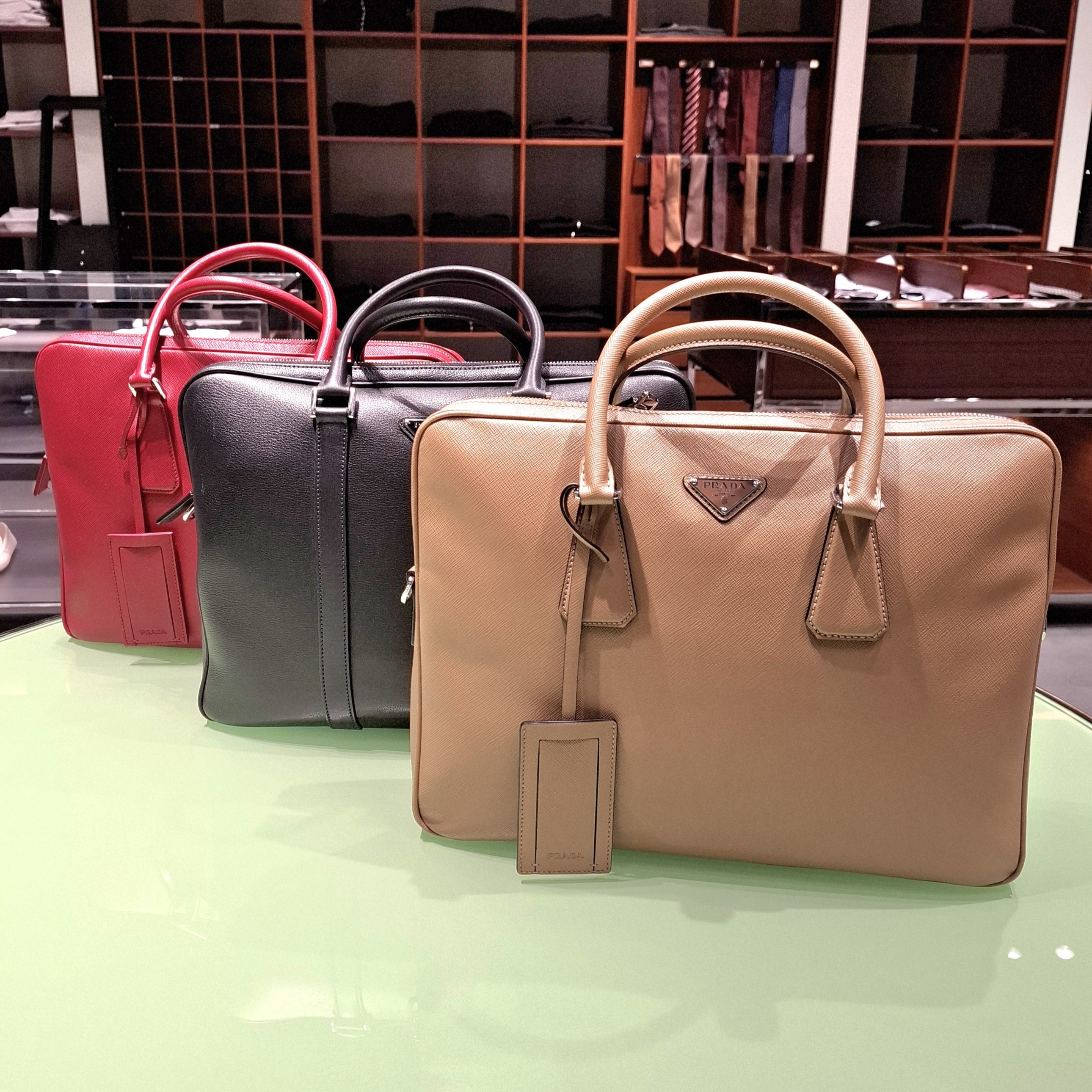 EXPRESS便可◎PRADA ストラップ付 レザービジネスバッグ 2VE368