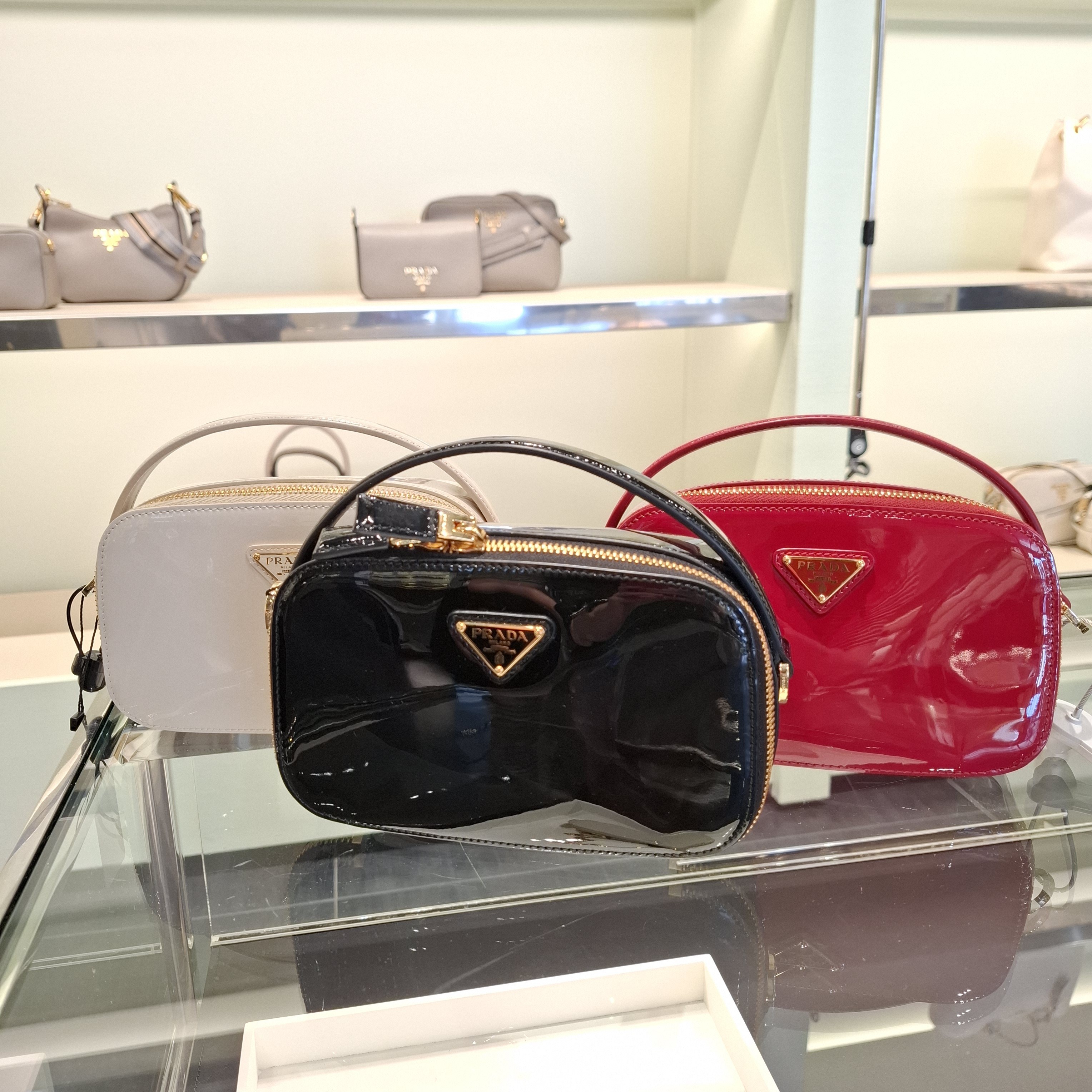 一点限り！EXPRESS便可◎ PRADA 1BH206 ミニショルダーバッグ