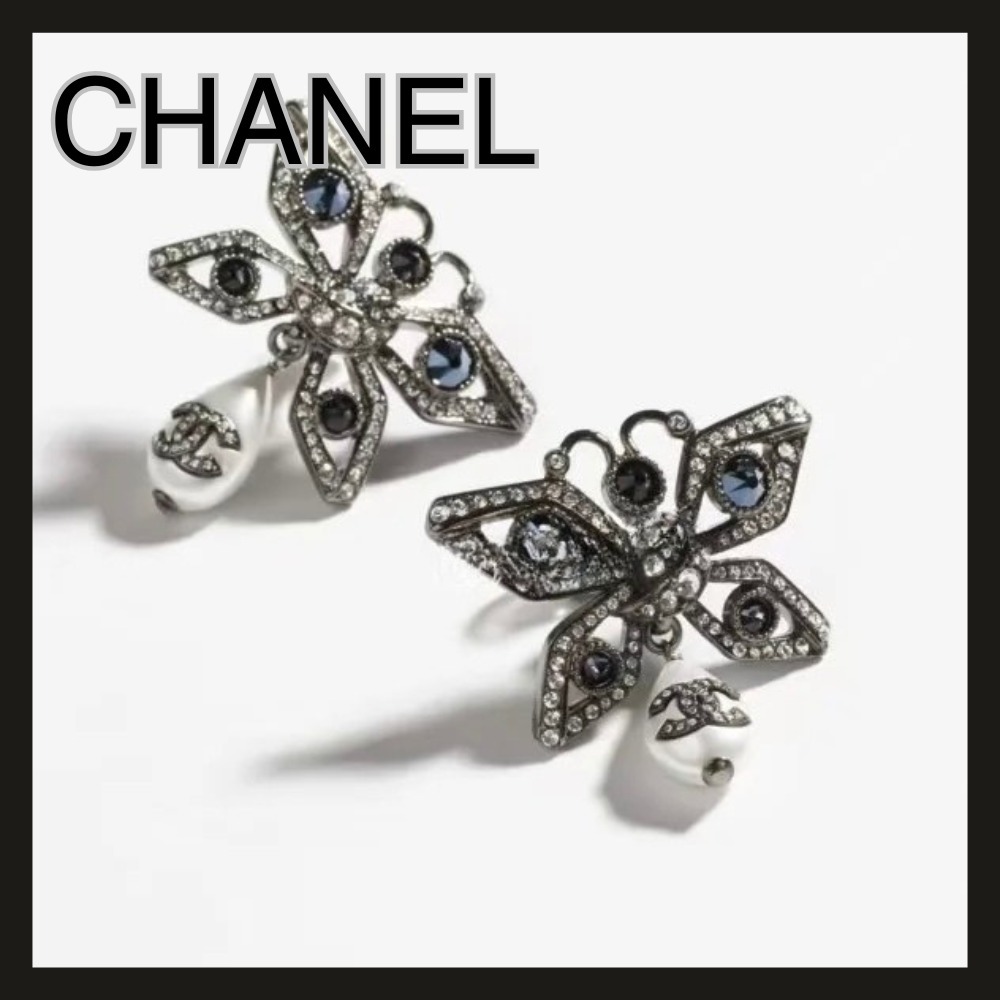 【耳元から高級感を演出しギフトにも】CHANEL ピアス