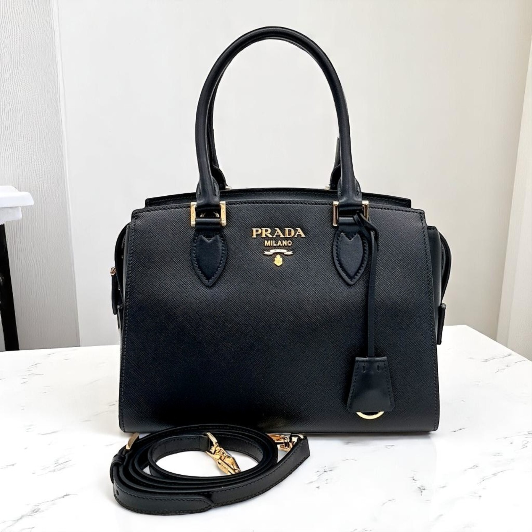 《PRADA》サフィアーノ トートショルダーバッグ 中古