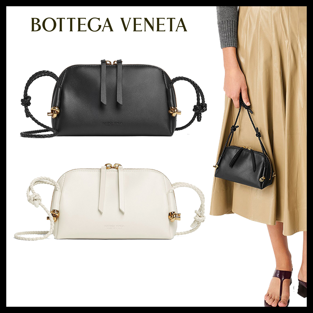 Bottega Veneta直営店 カーフスキン製コンサートポーチ