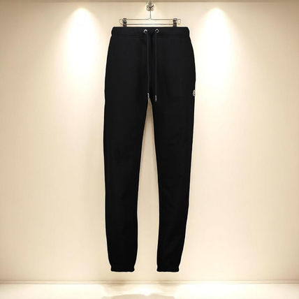 MONCLER GENIUS 25SS ロゴパッチ スウェットパンツ MONCLER(モンクレール) スウェットパンツ(メンズ) - 海外通販のBUYMA