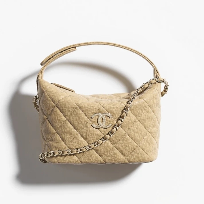 《2025A》CHANEL チェーン クラッチ バッグ