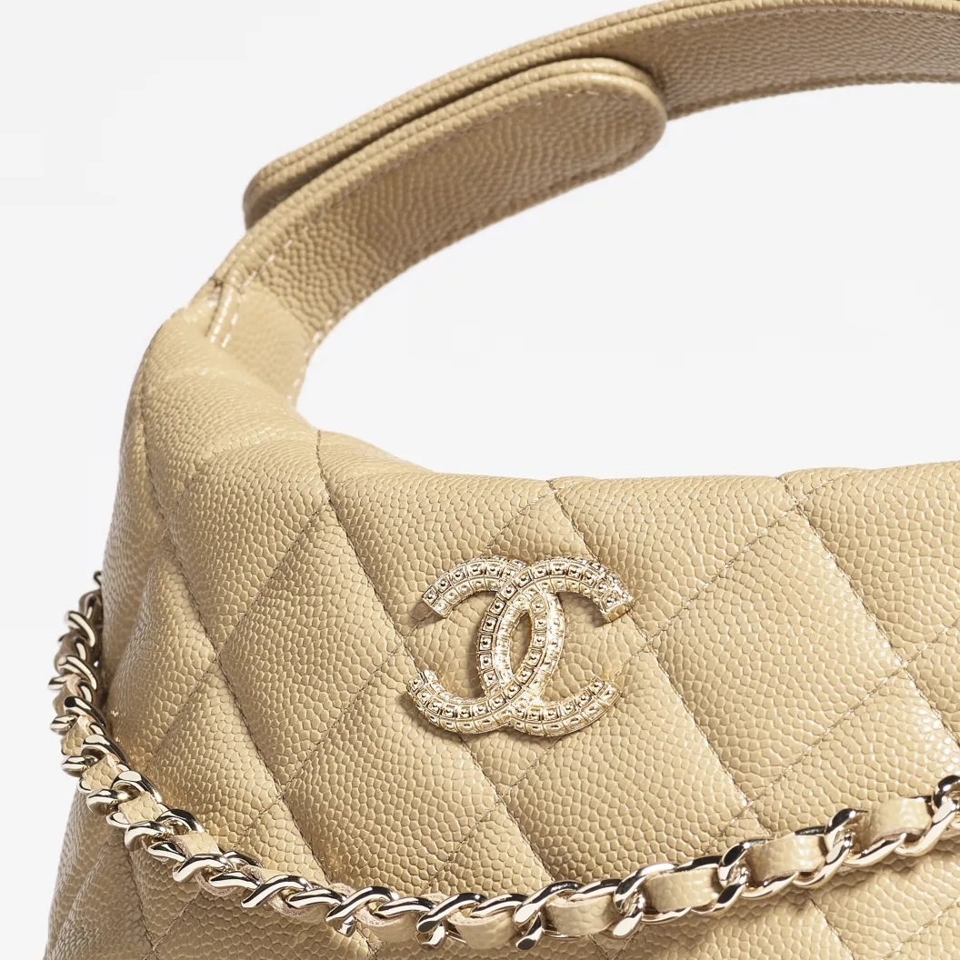 《2025A》CHANEL チェーン クラッチ バッグ
