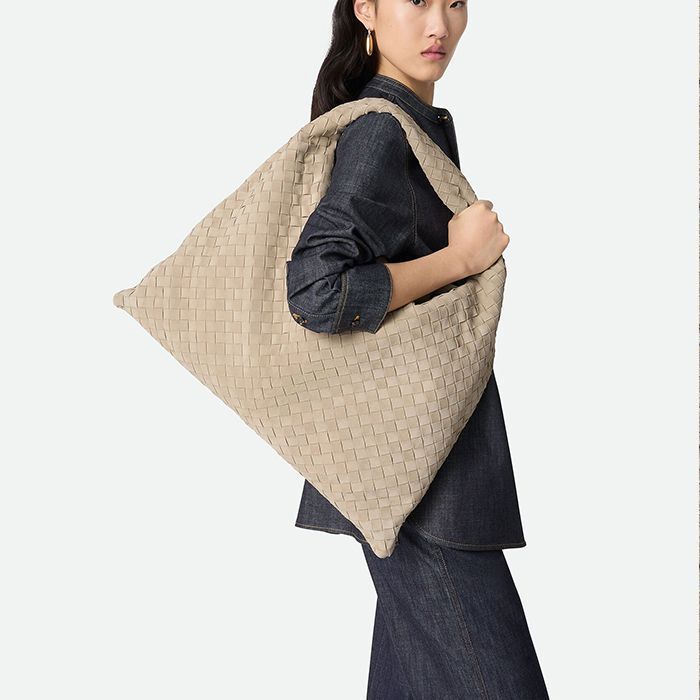 BOTTEGA VENETA ラージ ホップバッグ エクリュ