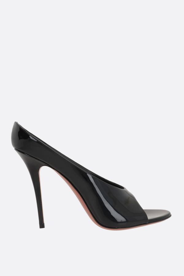 サンダル・ミュール AMINA MUADDI ANOK MULE SANDALS IN PATENT LEATHER