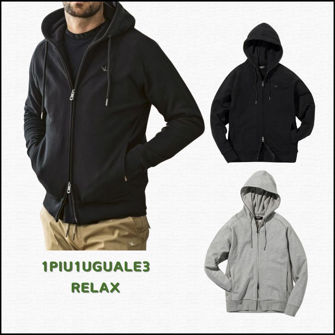 【1PIU1UGUALE3 RELAX】ラインストーンフードロゴパーカー