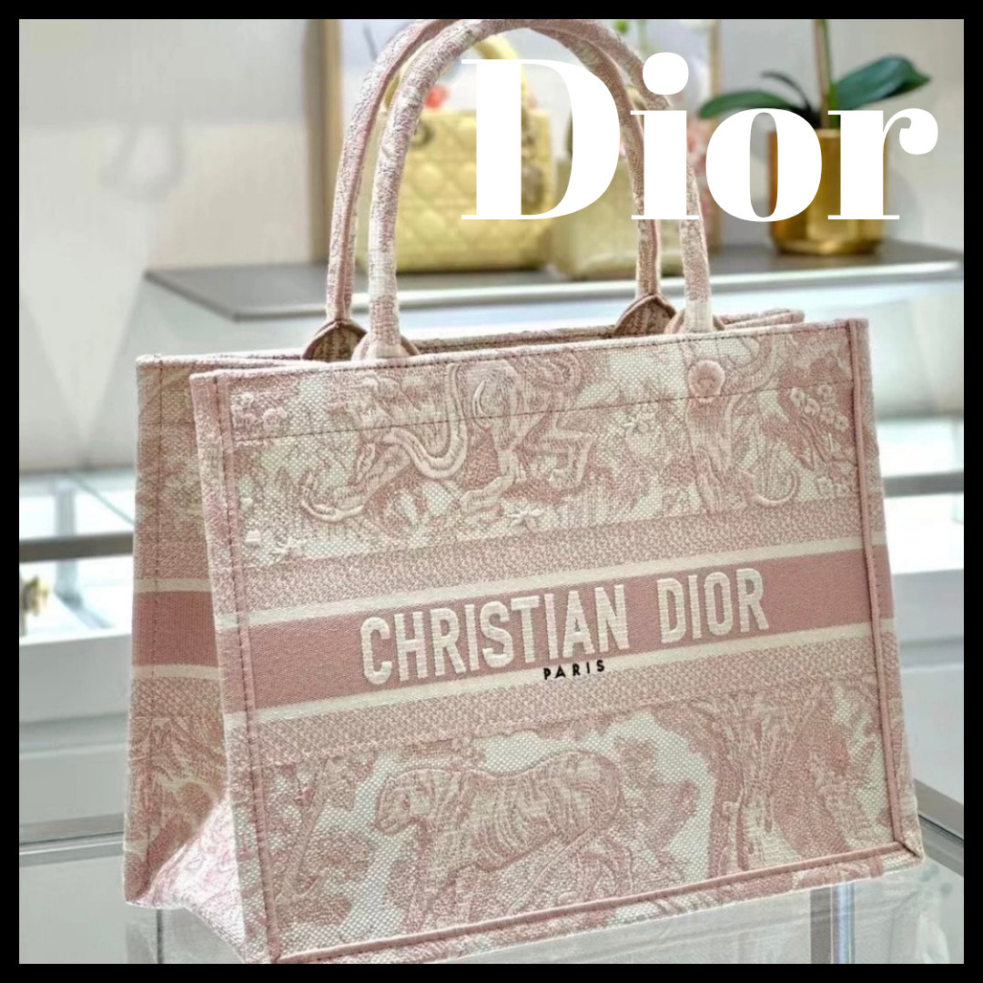 【大人女性の憧れアイテム】Dior ブックトート ミディアム