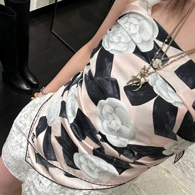 《可憐なカメリア×ブラックリボン》CHANEL スカーフ 25A
