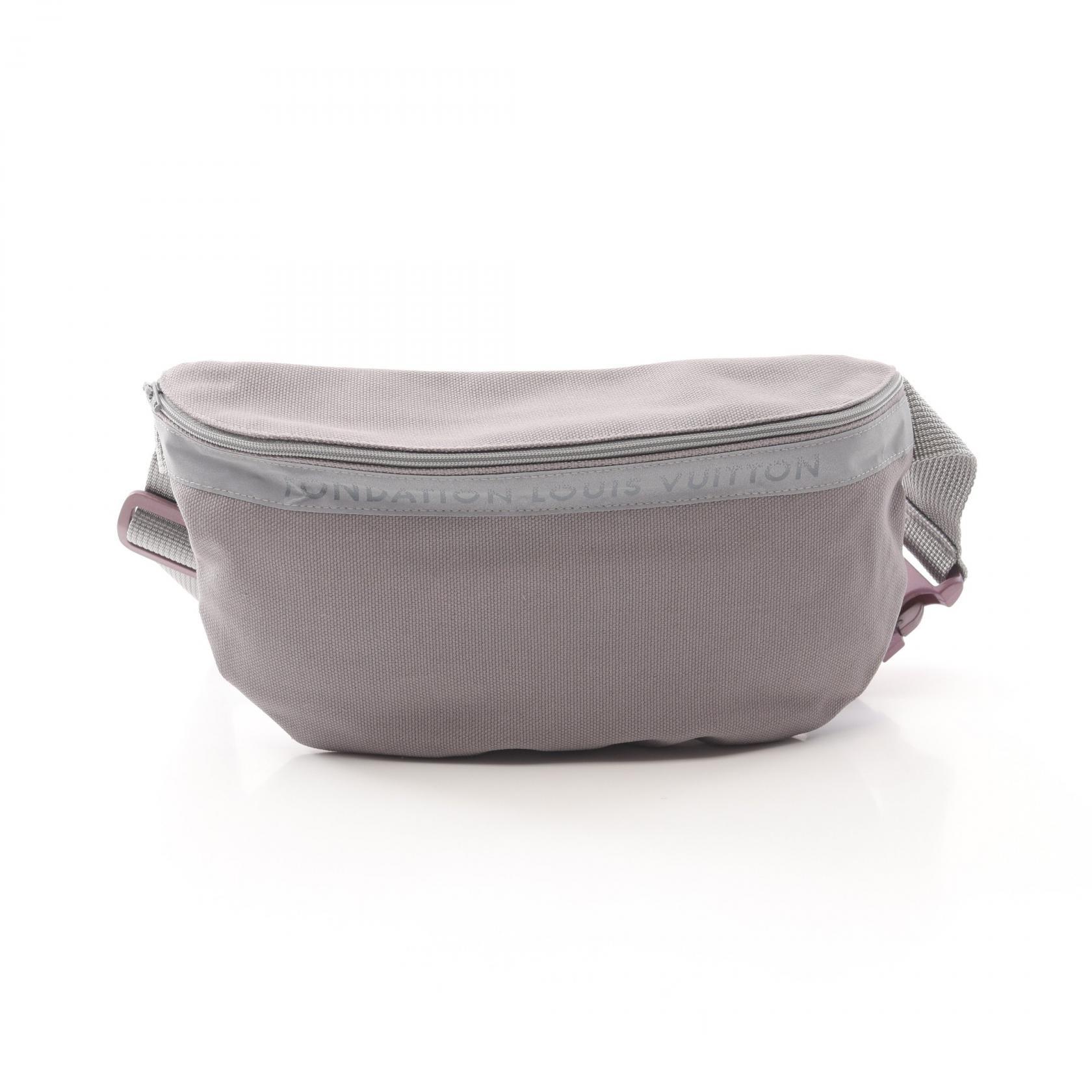 LOUIS VUITTON ボディバッグ