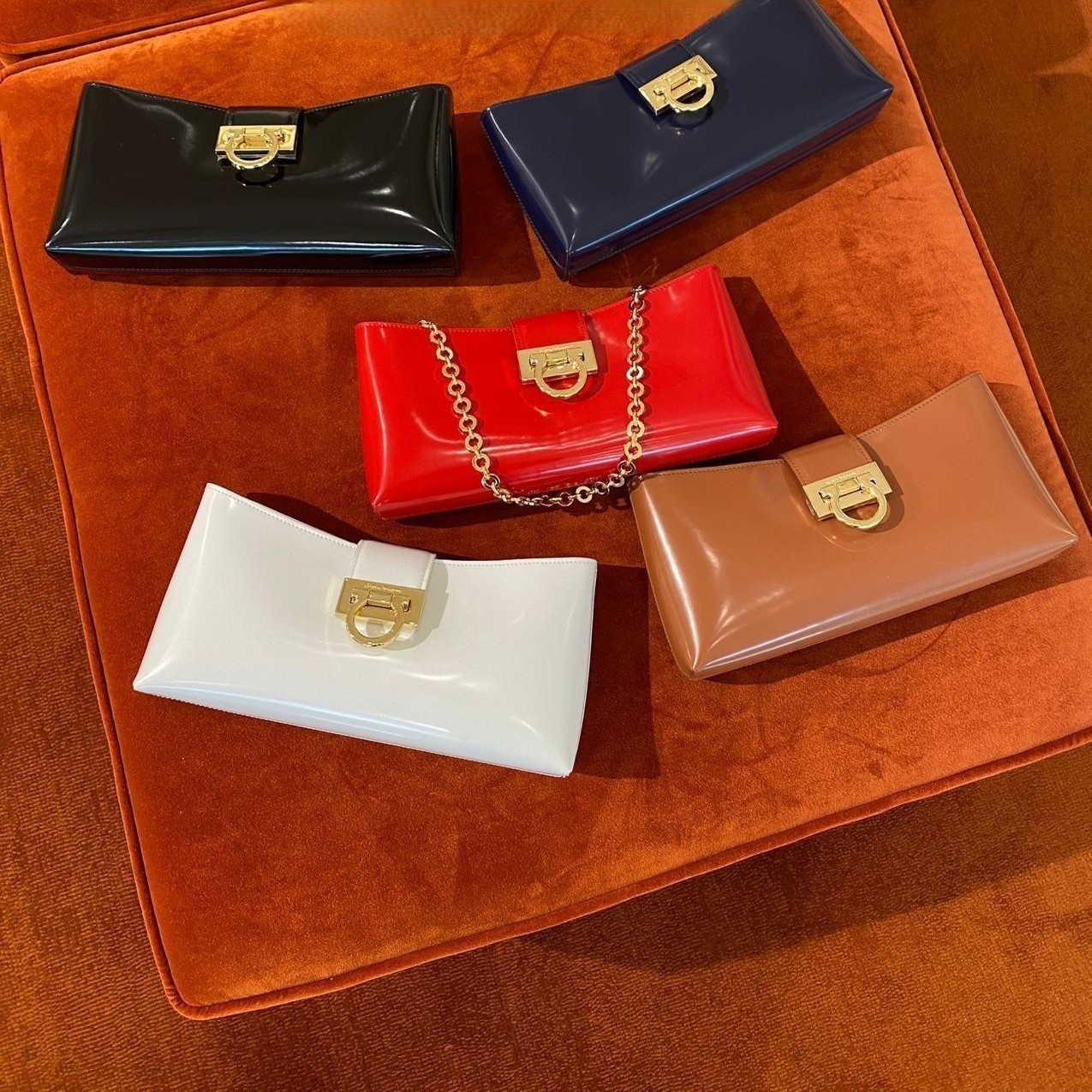 直営店☆Ferragamo☆SALE! TRIFOLIO ミニ ショルダーバッグ