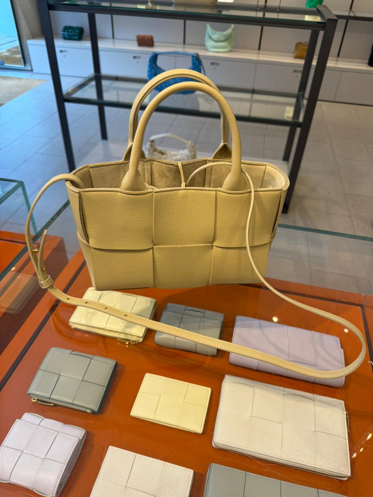 【BOTTEGA VENETA】MINI トートバック 709337 VCP11 斜めかけ可