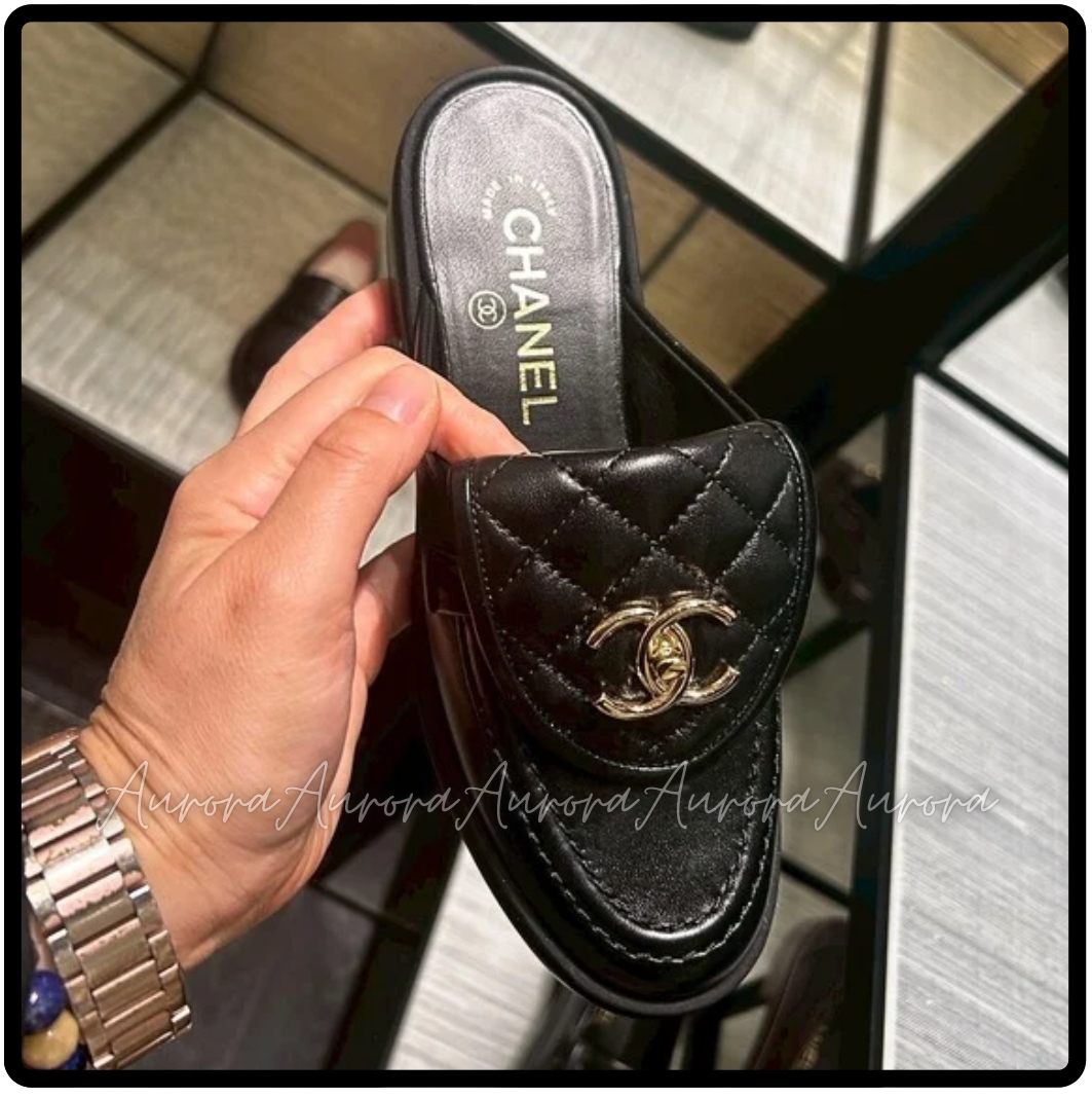 洗練の足元_CHANEL_ローファー_フラット_レザー_ミュール
