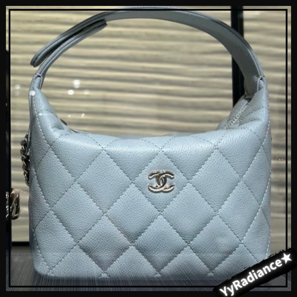 【爽やかブルーが夏らしくて素敵♡】CHANEL ホーボーバッグ