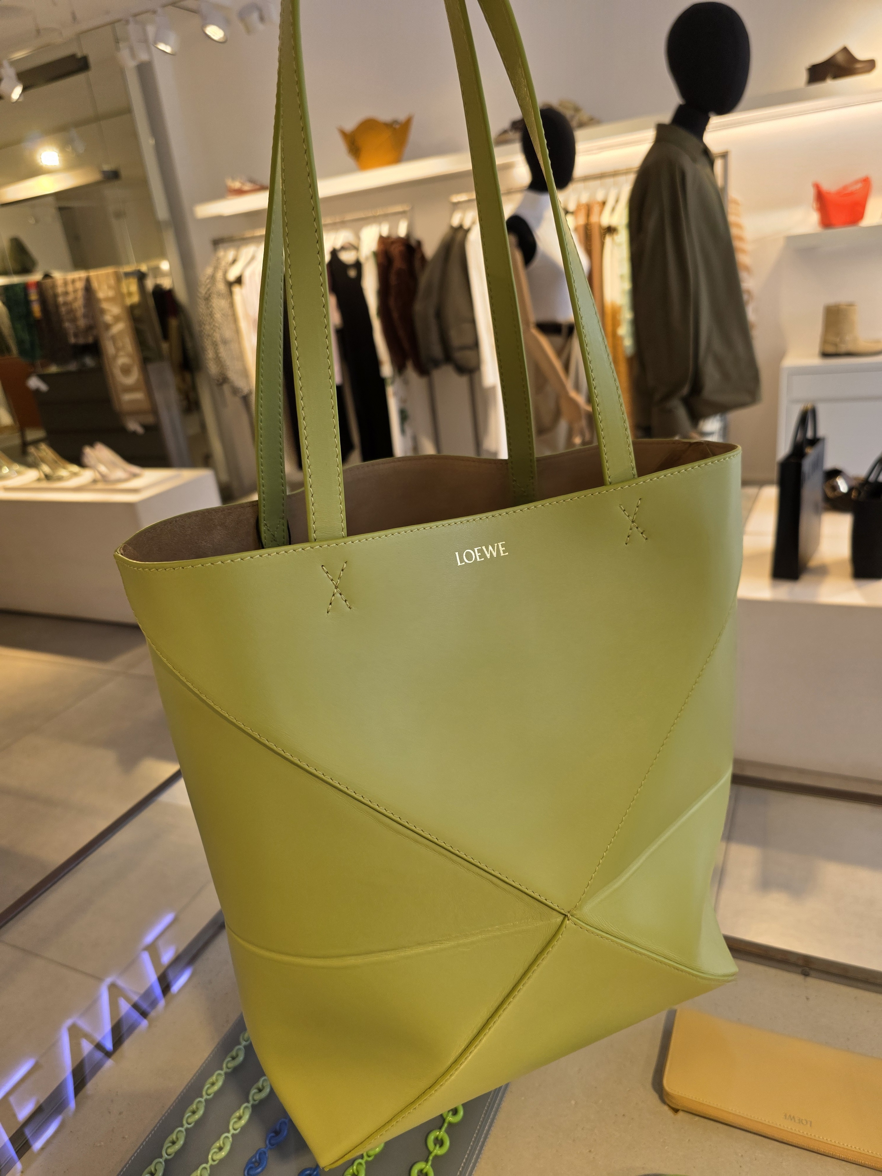 直営店買付☆☆【LOEWE】PUZZLE FOLD TOTE MEDIUM A657G50X01