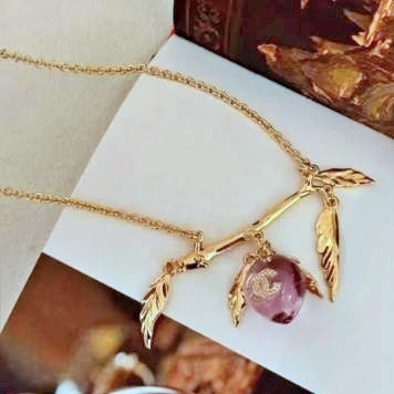 《優しい煌めき》CHANEL クリアピンク CCロゴ ネックレス 25A