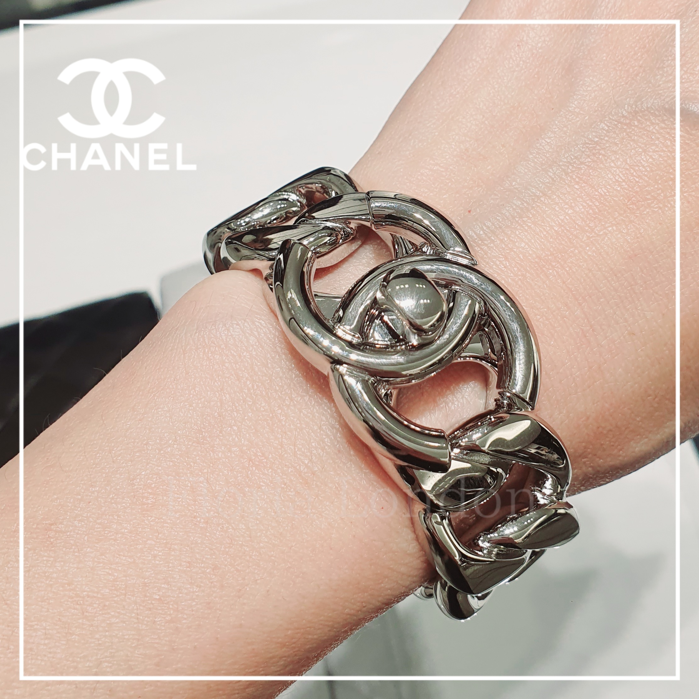 CHANEL ターンロック クールなブレスレット 公式未掲載カラー