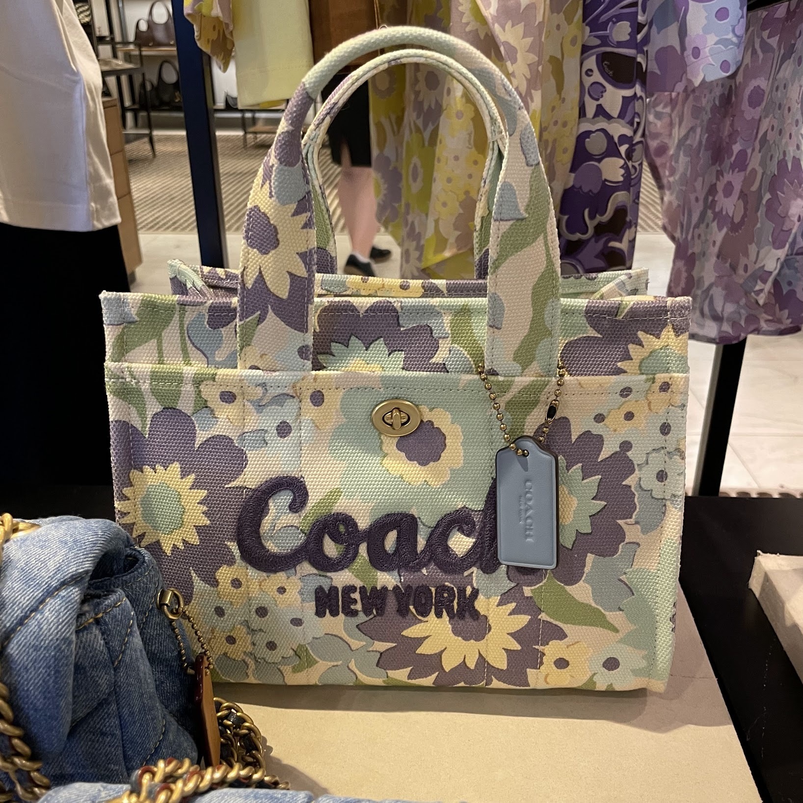 新作 COACH◆2WAY カーゴ トート 26・フローラル プリント CBG44