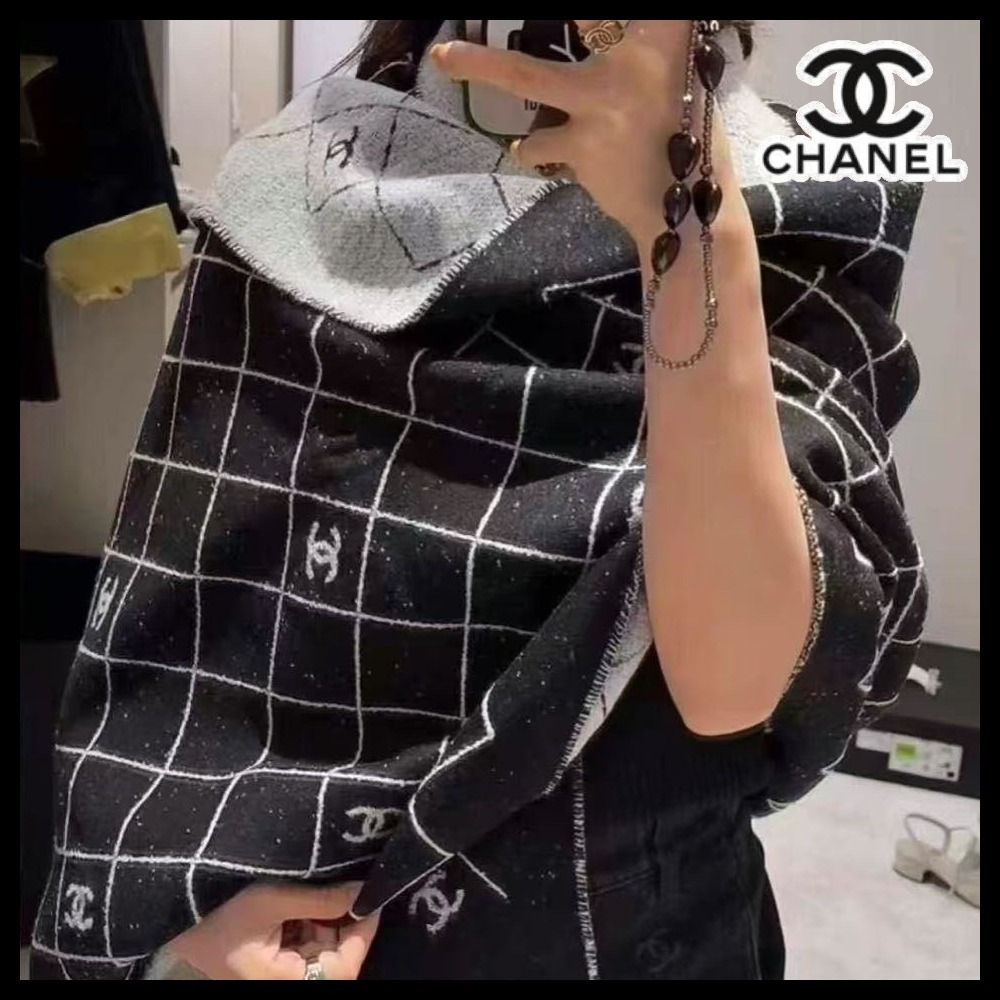 【安心感のある黒スタイル☆】CHANEL ストール