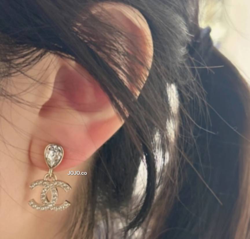 《ゴールドで上品な輝き♪》CHANEL ピアス25AW