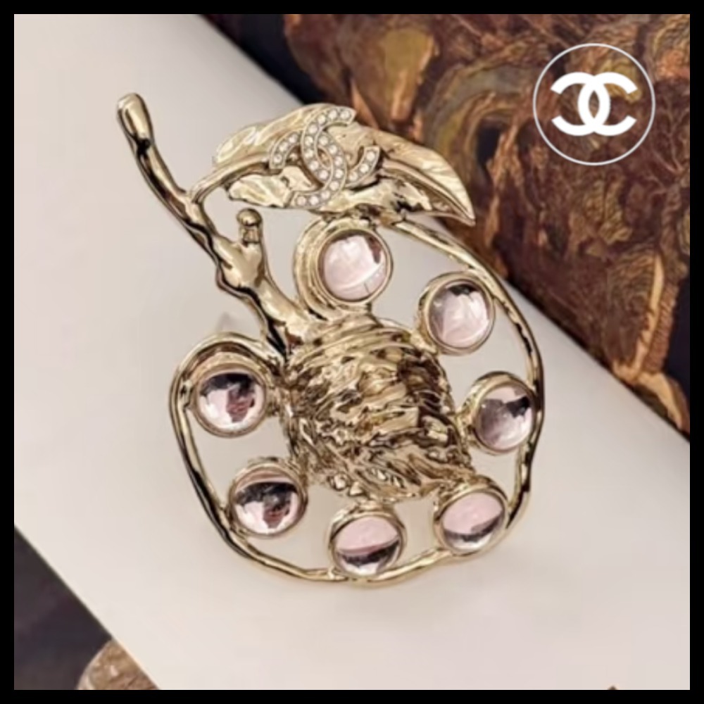 【トップスや帽子にも☆】CHANEL ブローチ