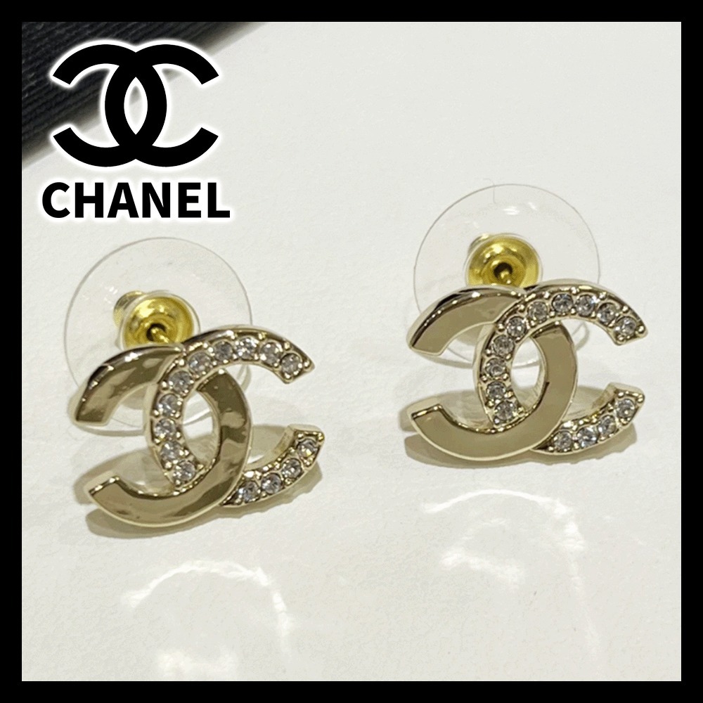 圧倒的人気の定番デザイン【CHANEL】CCロゴ ピアス