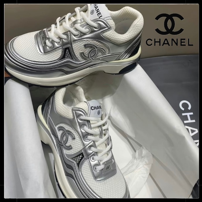 【クールに足元映える♡】CHANEL スニーカー