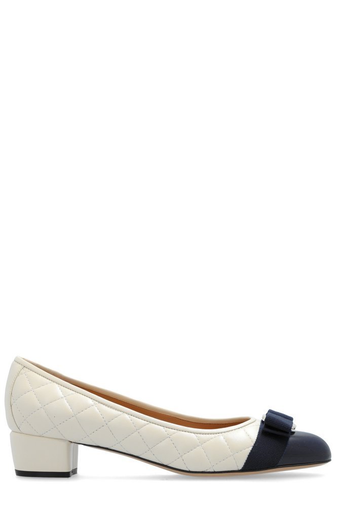 SALVATORE FERRAGAMO ウァラホウキルテットハンフス 【関税込】