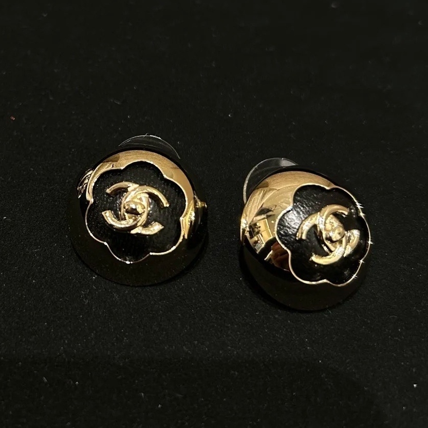 《詩情と技巧の結晶》CHANEL ピアス
