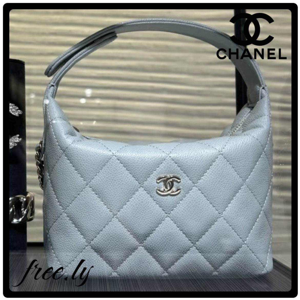 【爽やかBLUEで纏う気品と軽やかさ】CHANELショルダーバッグ