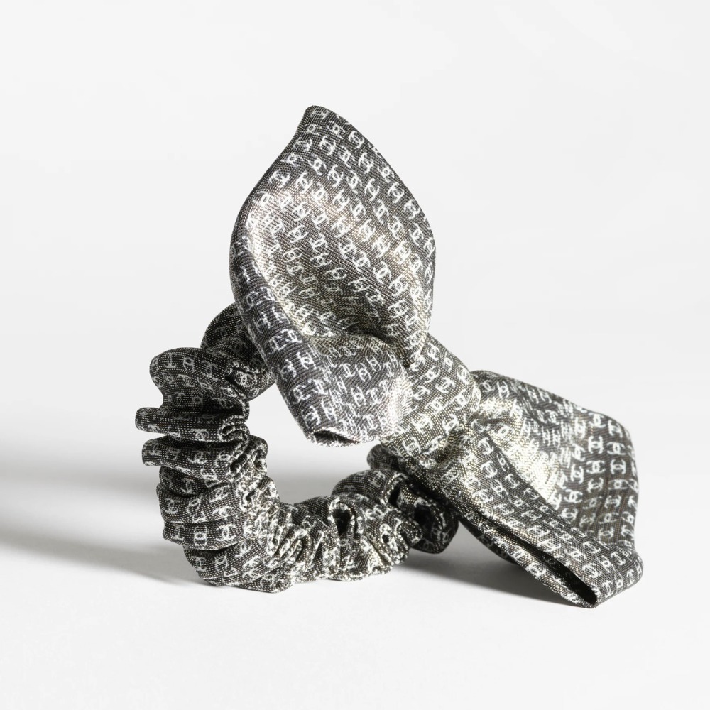 国内発送《メタリックに輝くリボンが可愛い》CHANEL シュシュ