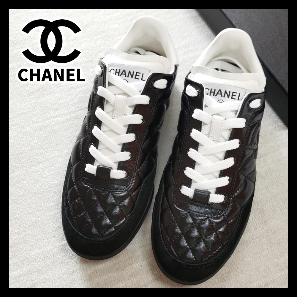 異素材が織りなす都会のエッジ【CHANEL】スニーカー
