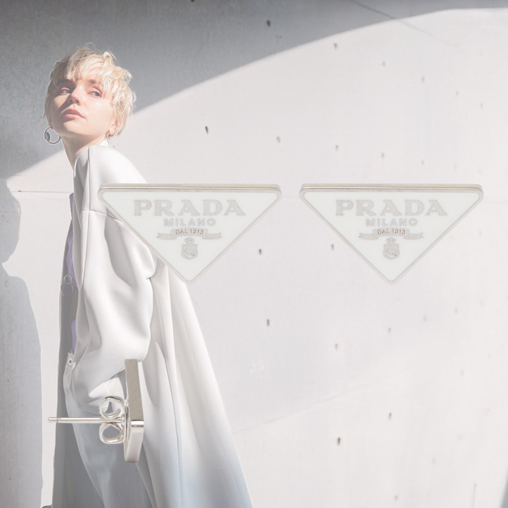 【大人エレガンス】PRADA プラダ シンボル ピアス ホワイト
