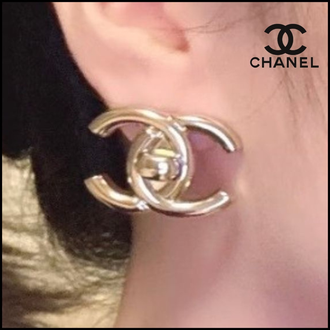 【シンプルなターンロック】◆CHANEL◆ピアス