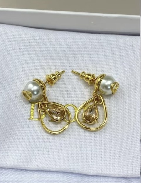 《国内即発♪ギフトにも◎》DIOR D-Drop ピアス