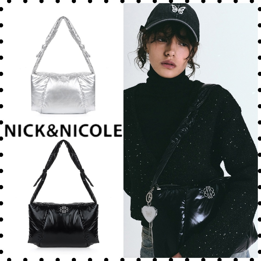 ★NICKNNICOLE★ シンボルロゴパデッドバッグ