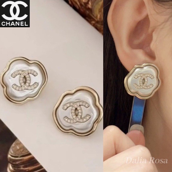 耳元きらめく♡上品モチーフ【CHANEL】スタッドピアス