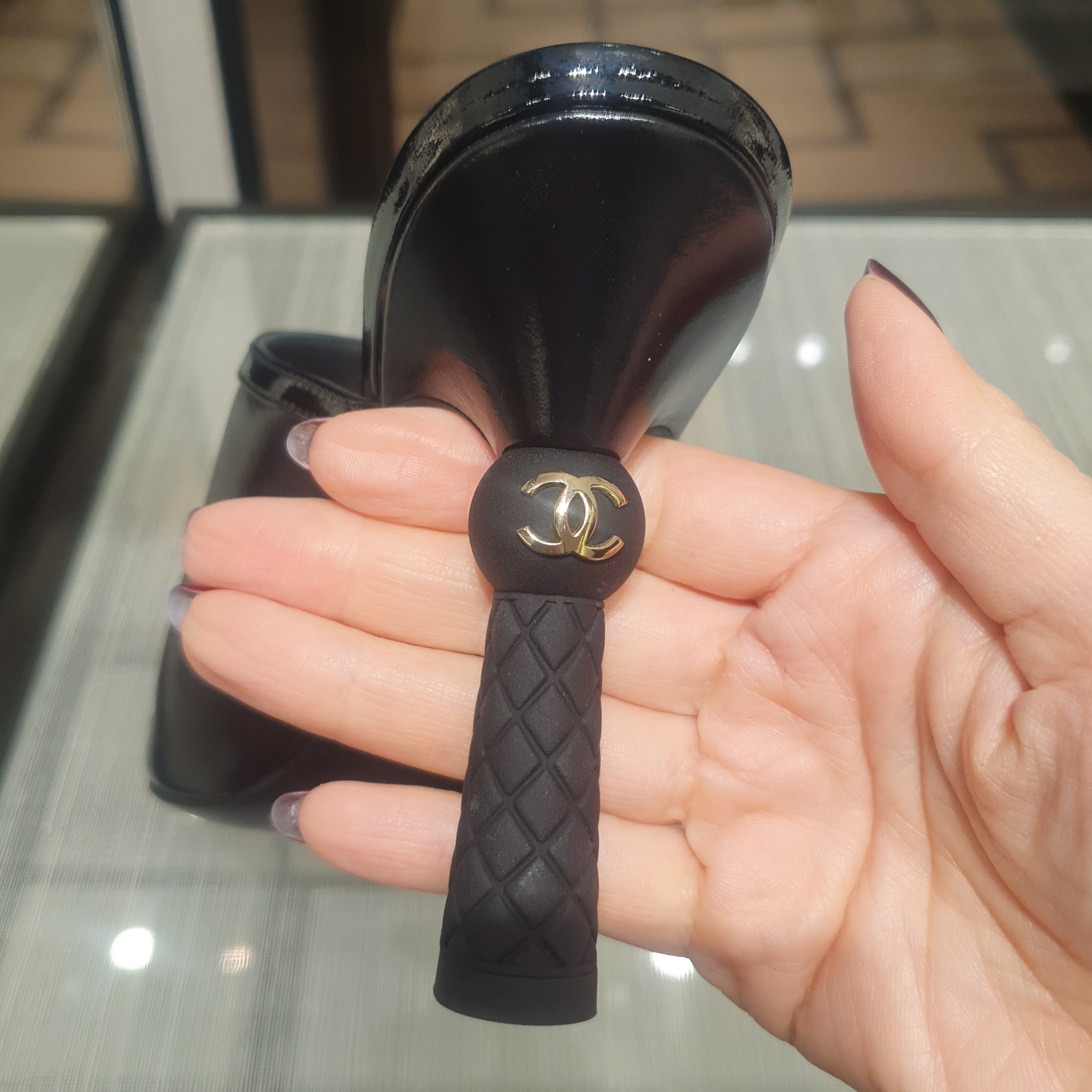 入荷済 25A 《ほっそり美しく見えるデザイン》 CHANEL ミュール