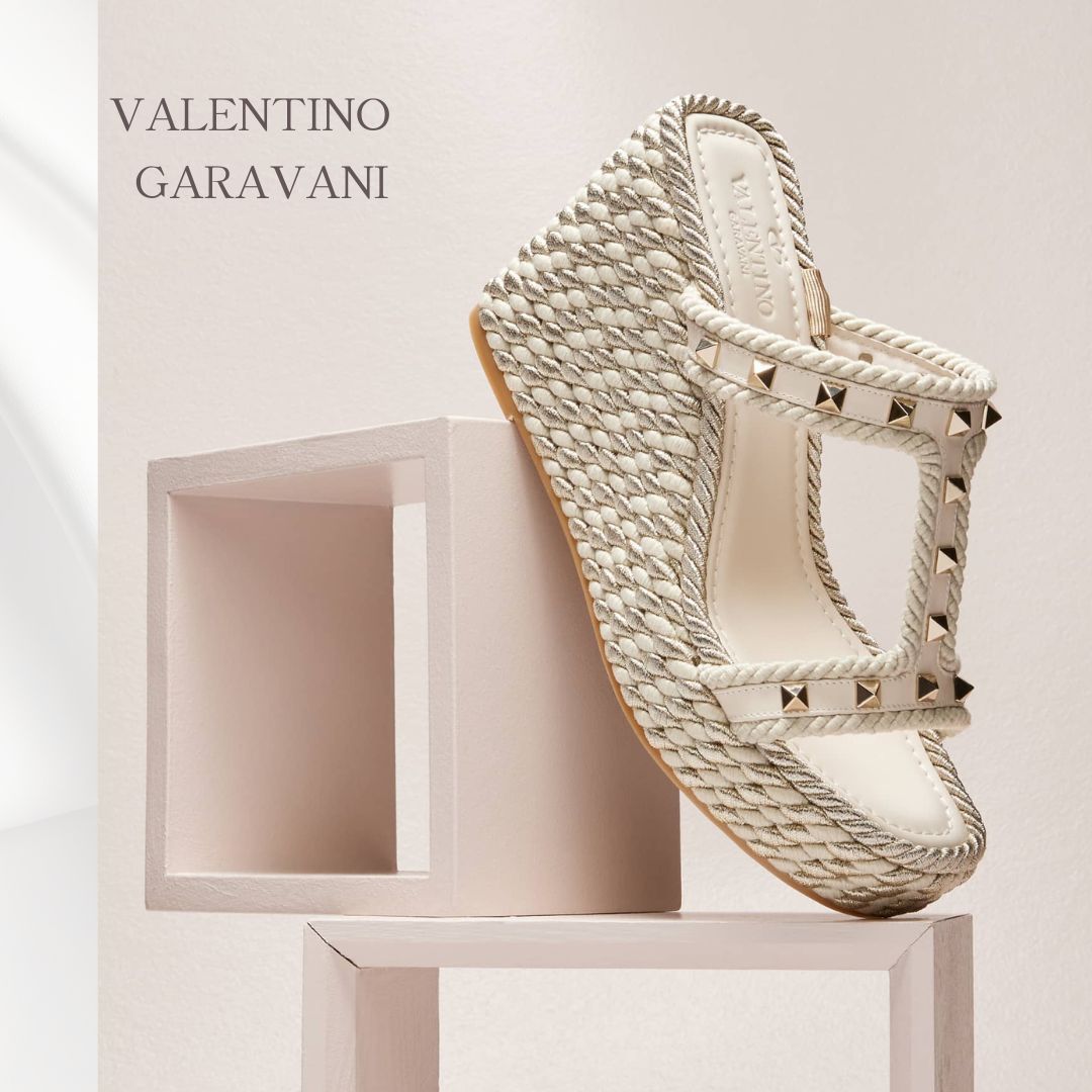 【VALENTINO GARAVANI】ロックスタッドレザーウェッジサンダル
