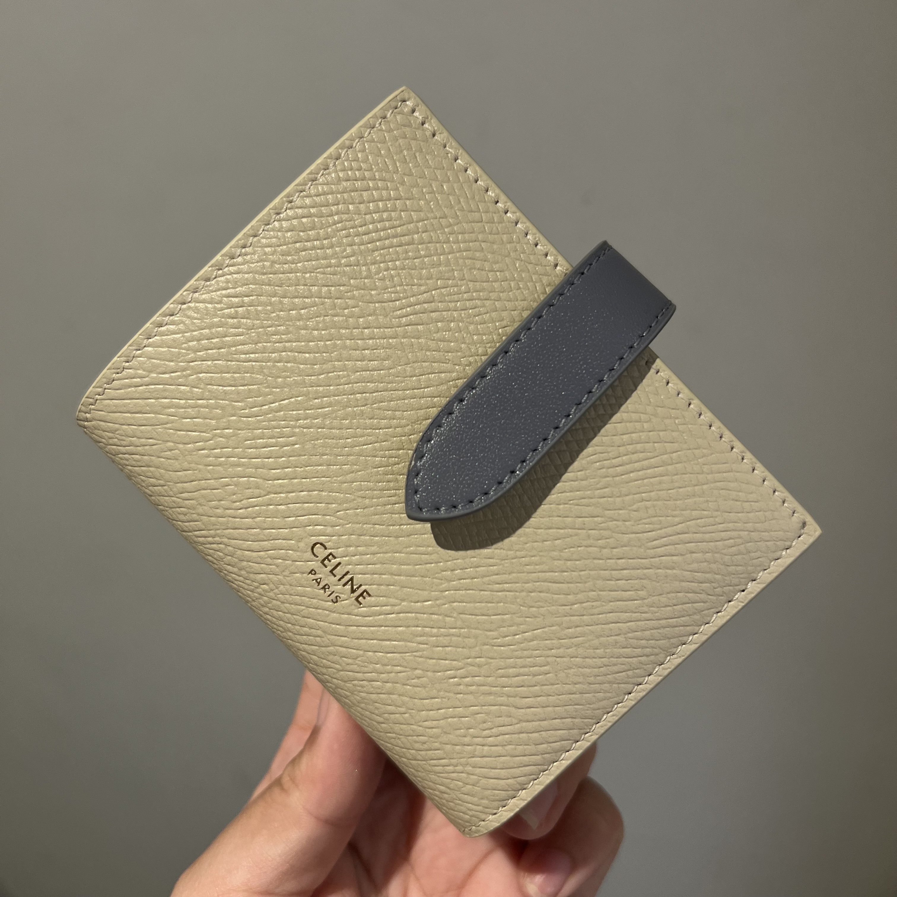 【CELINE】セール！スモールストラップ 財布 Pampa/Blue grey