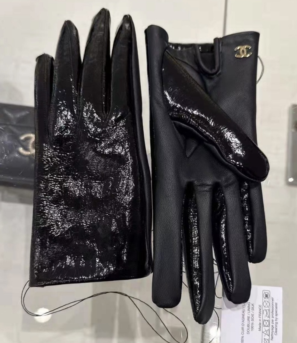 艶感がたまらない 指に馴染み上品な手元に CHANEL グローブ