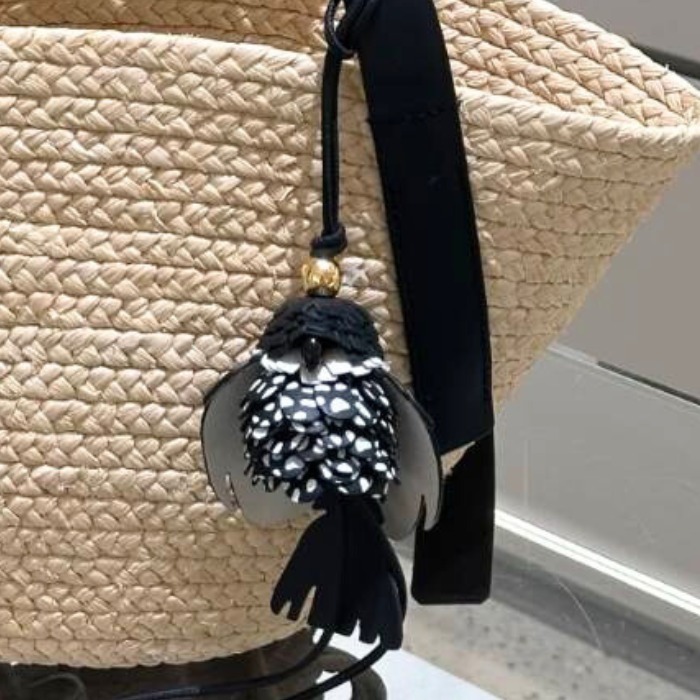 《わたし仕様に》【LOEWE】バードペンダント