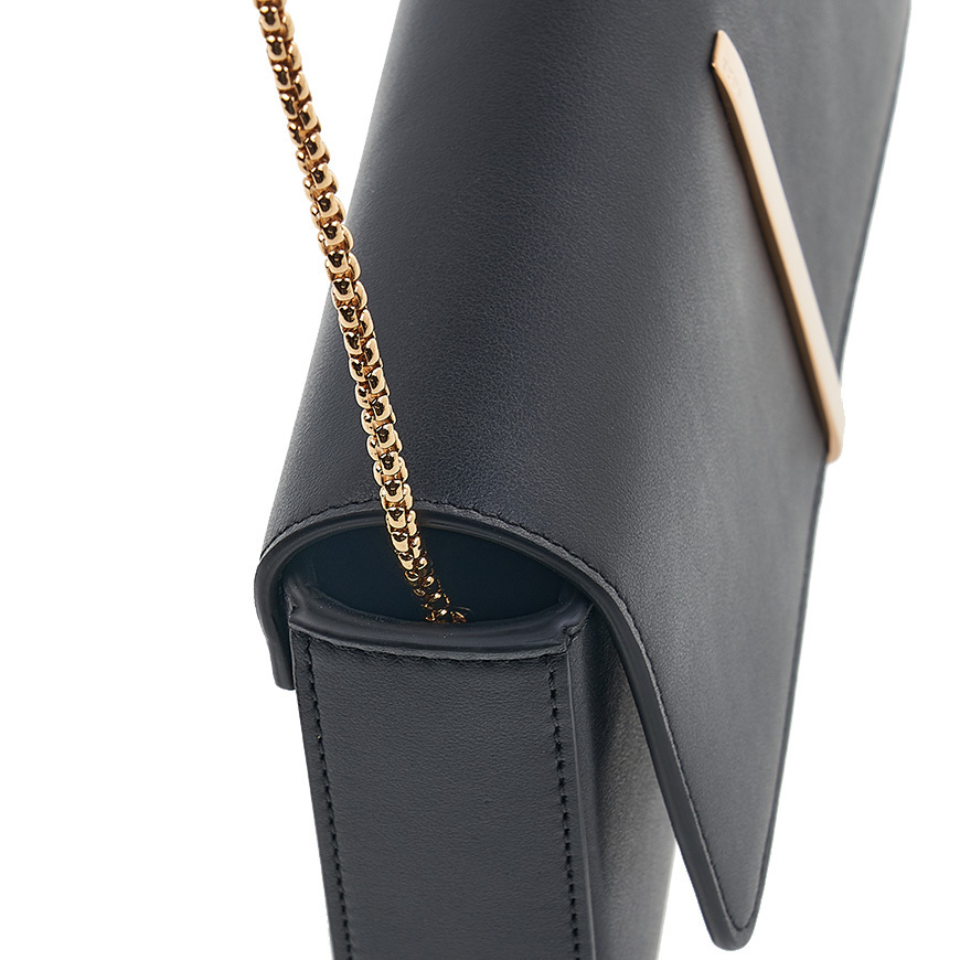 《TOD'S》 レザー ショルダーバッグ