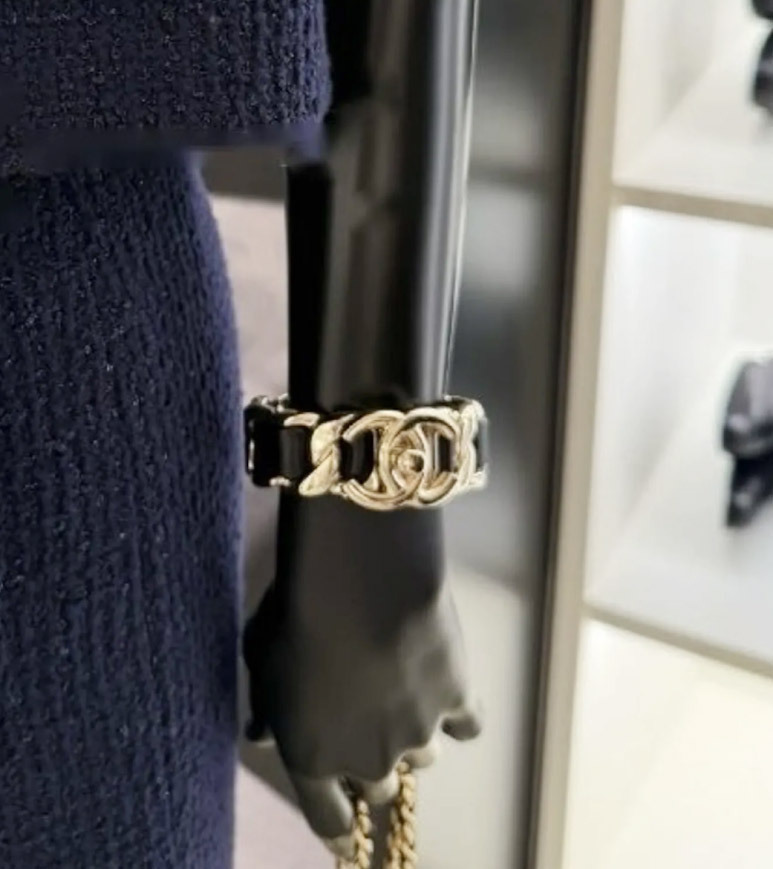 【抜群の存在感☆ユニセックス】 CHANEL バングル