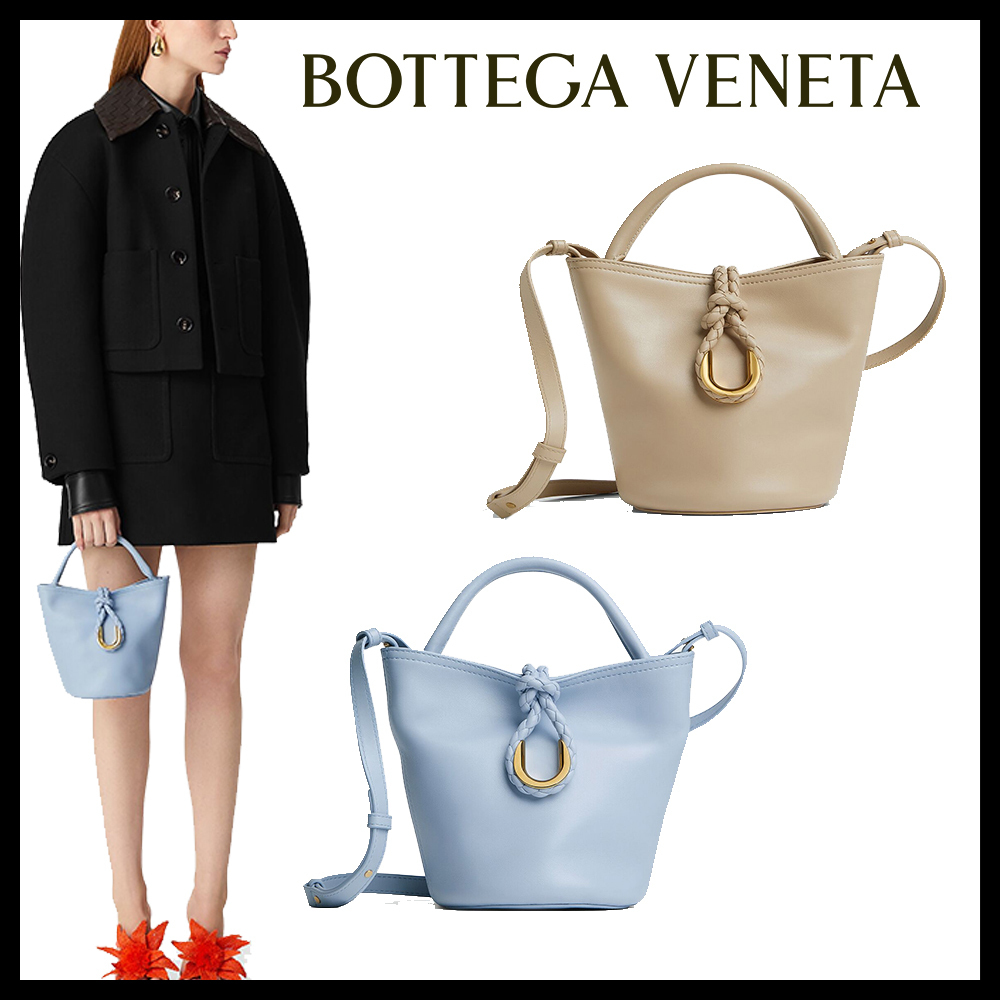 Bottega Veneta直営店 カーフレザーのスモールリベルタバケット