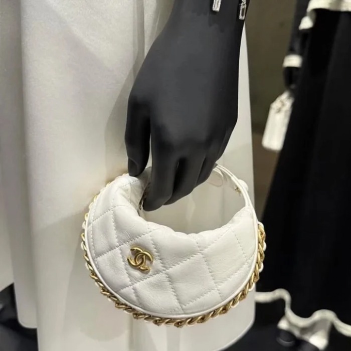 《上品なレザー》CHANEL 25A ミニポーチ