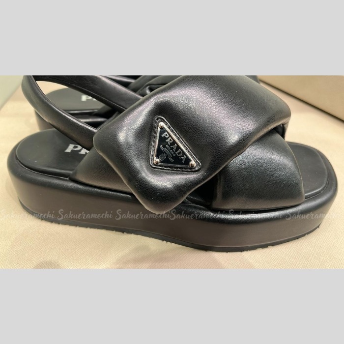 【PRADA】残り僅か！lady'sロゴ ナッパレザーサンダル(40.5size)