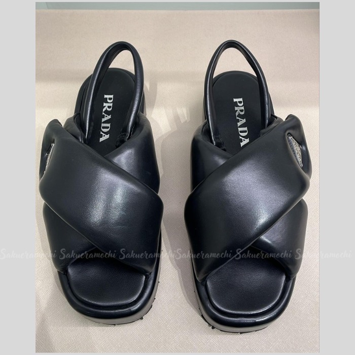 【PRADA】残り僅か！lady'sロゴ ナッパレザーサンダル(40.5size)