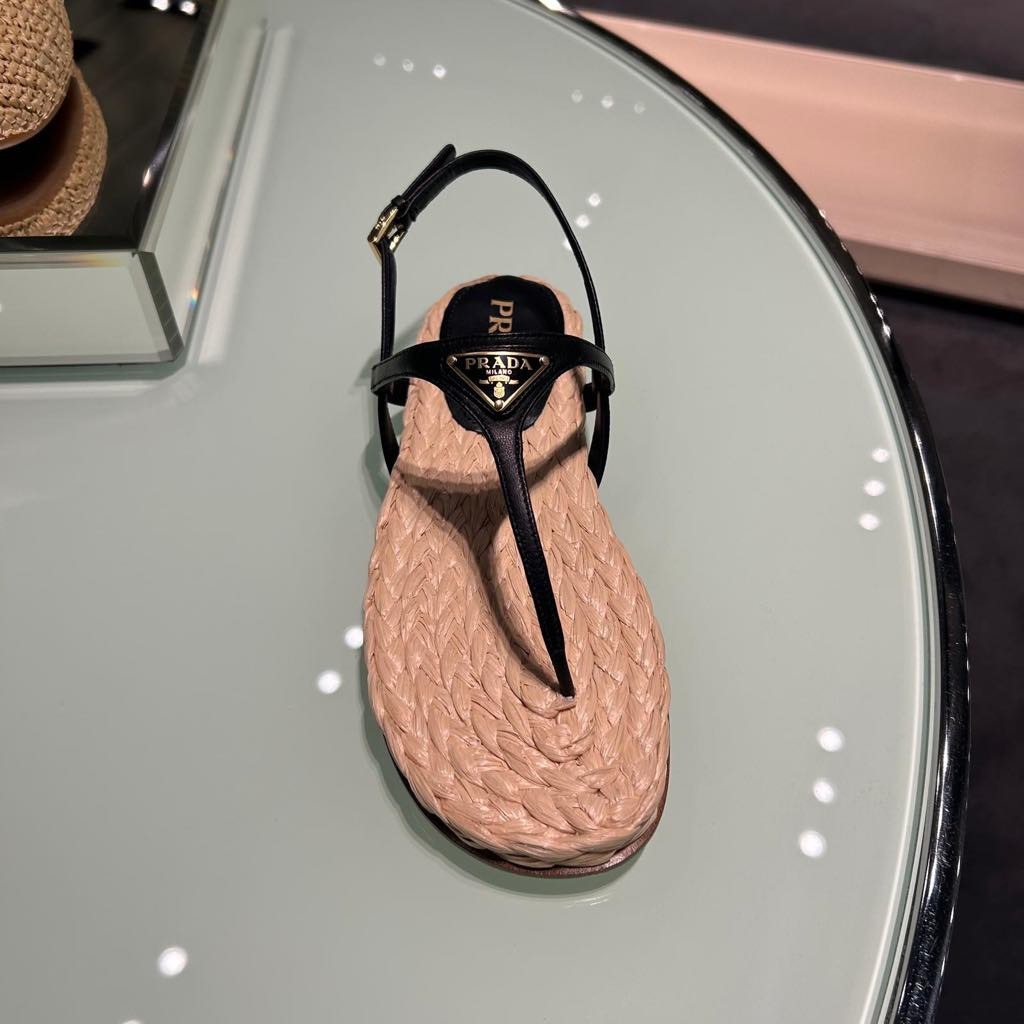 ★ PRADA / プラダ ★ トングサンダル 1Y453N