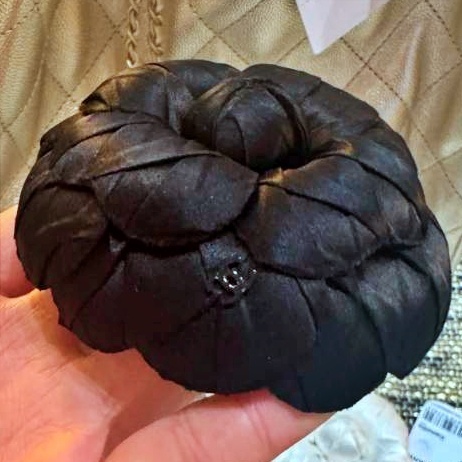 《上品で可憐》CHANEL カメリア モチーフ ブローチ 25A